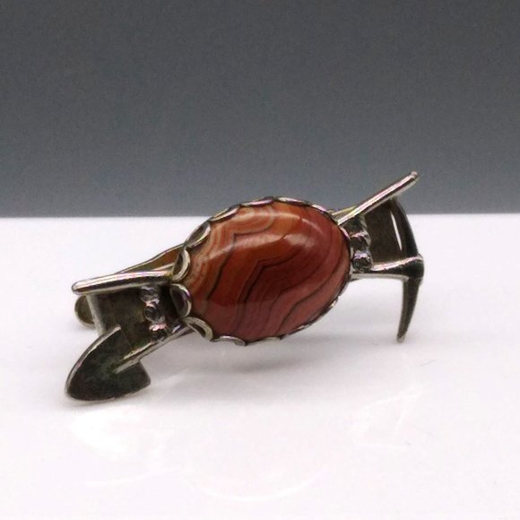 Vintage Miner Tie Clip, Banded Agate Cabochon with Silver Tone Crossed Pick Axe - Picture 5 of 5
